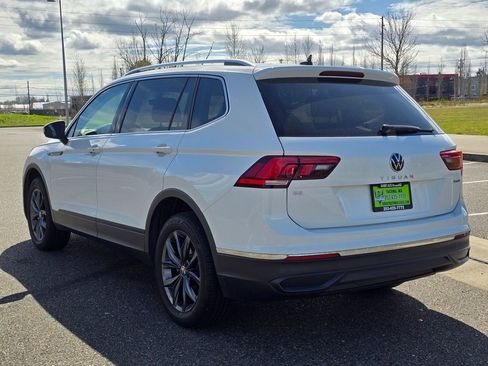 Used 2022 Volkswagen Tiguan SE image 3