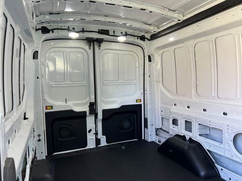 Used 2025 Ford Transit 250 148 Medium Roof RWD image 31
