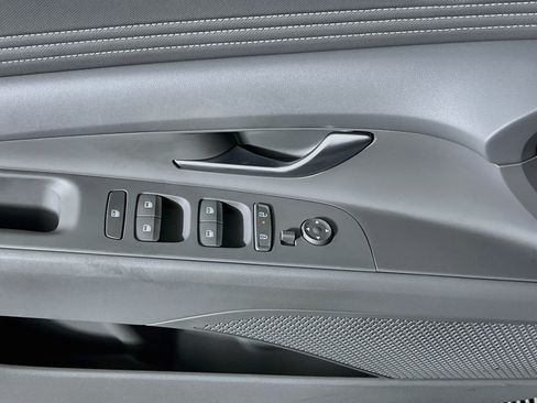 Used 2025 Hyundai Elantra Sport FWD image 16