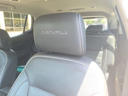 Used 2018 GMC Acadia Denali AWD/4WD image 9