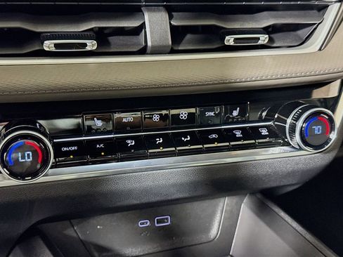 Certified 2025 Chevrolet Equinox LT w/ Convenience Package II image 14