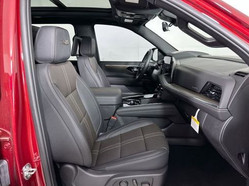 New 2025 Chevrolet Suburban High Country AWD/4WD image 29