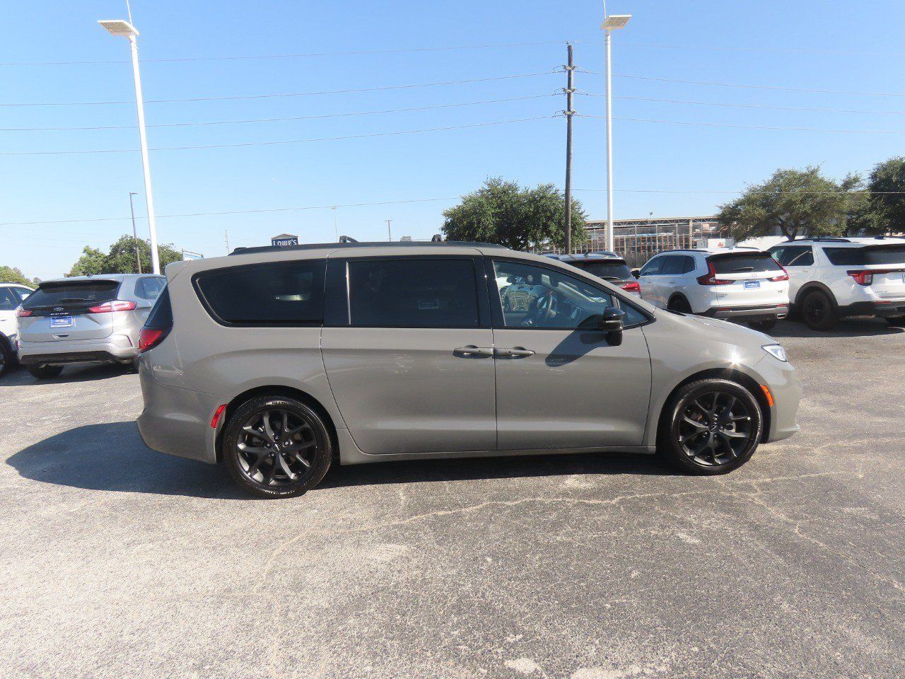 Used 2025 Chrysler Pacifica Limited FWD image 10