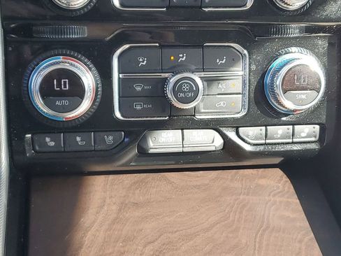 Used 2021 GMC Yukon Denali w/ Denali Premium Package image 34