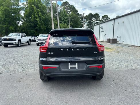 Used 2023 Volvo XC40 B4 Ultimate FWD image 6