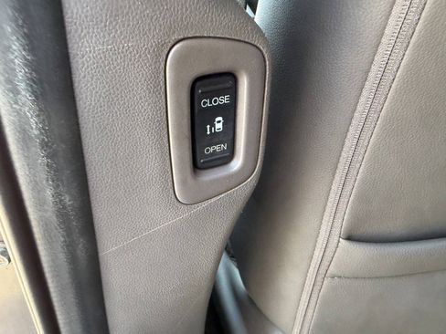 Used 2016 Honda Odyssey Touring Elite image 31