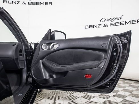 Used 2018 Nissan 370Z Touring RWD image 17
