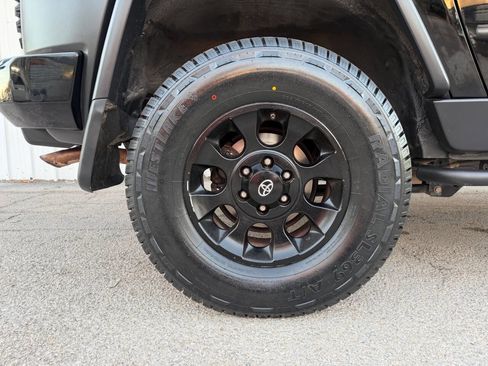 Used 2011 Toyota FJ Cruiser 4WD w/ Upgrade Pkg image 29