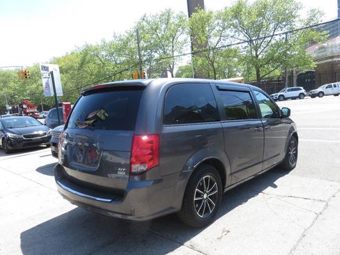 Used 2018 Dodge Grand Caravan GT FWD image 4