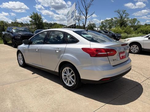 Used 2017 Ford Focus SE FWD image 6