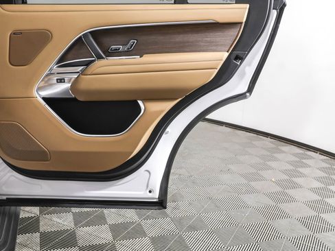 Used 2024 Land Rover Range Rover Long Wheelbase SE image 46