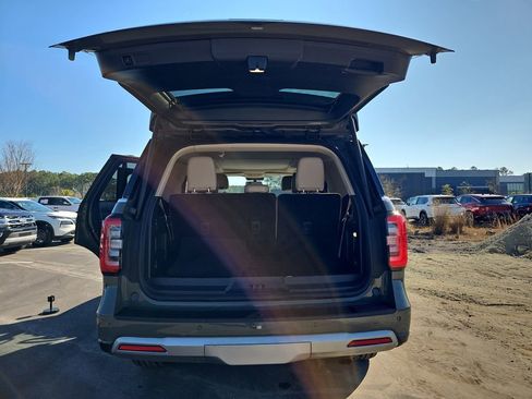 Used 2024 Ford Expedition Limited image 15