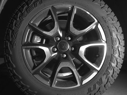 Used 2025 Jeep Compass Trailhawk image 12