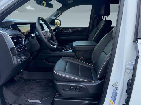 Used 2025 GMC Yukon Elevation AWD/4WD image 5