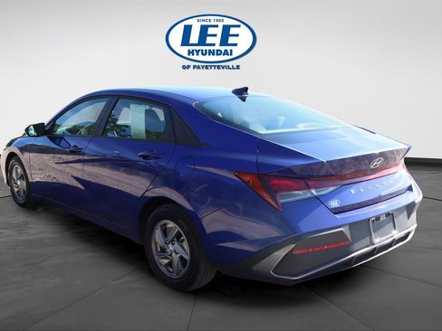Used 2024 Hyundai Elantra SE FWD image 5