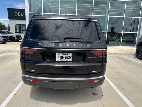 Used 2022 Jeep Wagoneer Series II AWD/4WD image 5