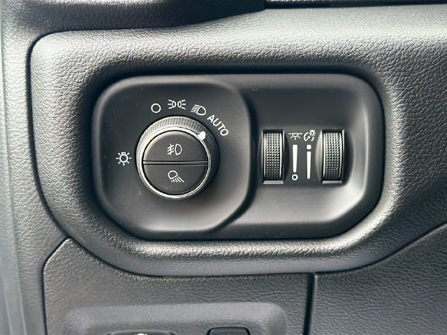 Used 2023 RAM 1500 Laramie AWD/4WD image 11