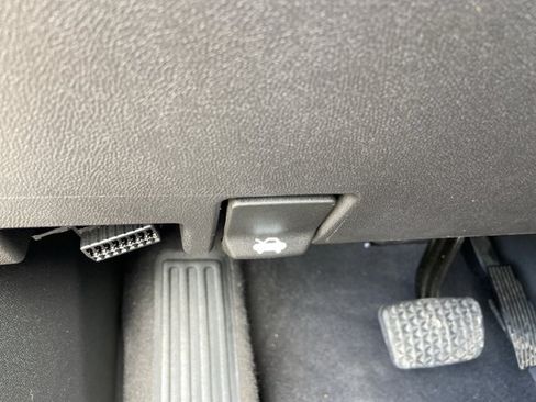 Used 2021 GMC Terrain SLE w/ Driver Convenience Package FWD image 46