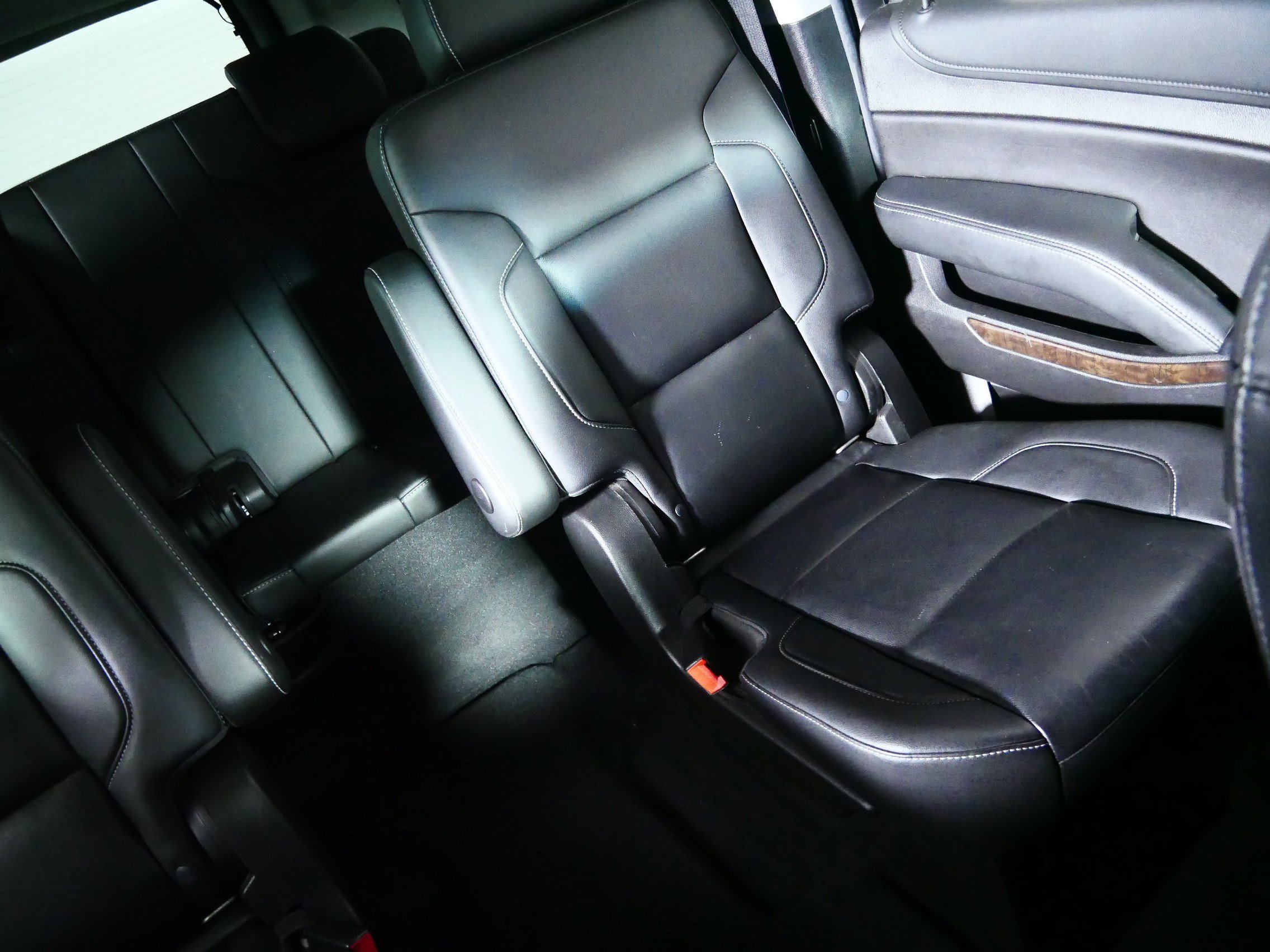 Used 2020 Chevrolet Suburban LT w/ Luxury Package AWD/4WD image 14