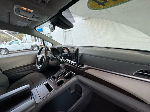 Used 2024 Toyota Sienna LE image 15