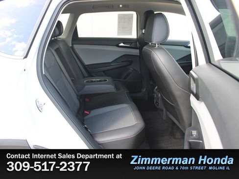 Used 2023 Volkswagen Taos SE AWD/4WD image 8