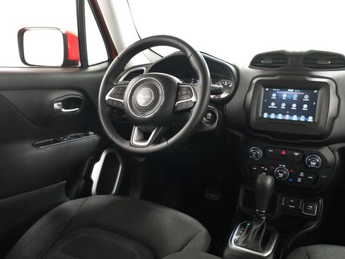 Used 2019 Jeep Renegade Latitude w/ Cold Weather Group FWD image 10