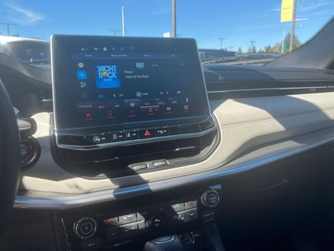 Used 2025 Jeep Compass Limited image 20