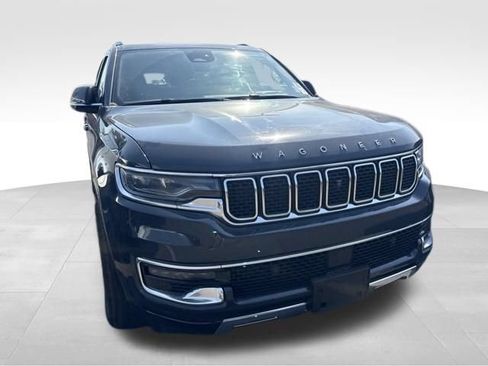 Used 2023 Jeep Wagoneer L Series III w/ Premium Group I AWD/4WD image 6