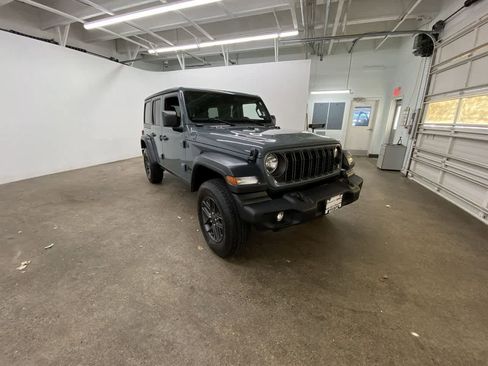 Used 2024 Jeep Wrangler Sport S image 8