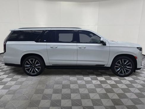 Used 2024 Cadillac Escalade ESV Sport Platinum AWD/4WD image 4