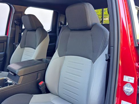 Used 2025 Toyota Tacoma TRD Sport image 37