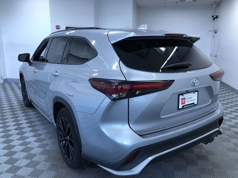 Certified 2025 Toyota Highlander XSE AWD/4WD image 12