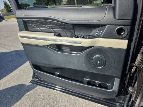Used 2020 Ford Expedition Platinum image 16