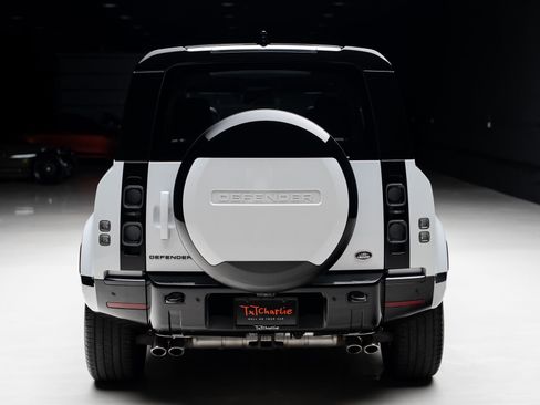 Used 2023 Land Rover Defender 110 AWD/4WD image 29