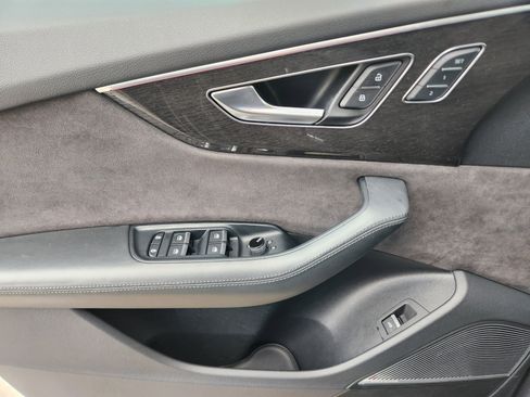 Used 2019 Audi Q8 Prestige w/ Luxury Package image 24