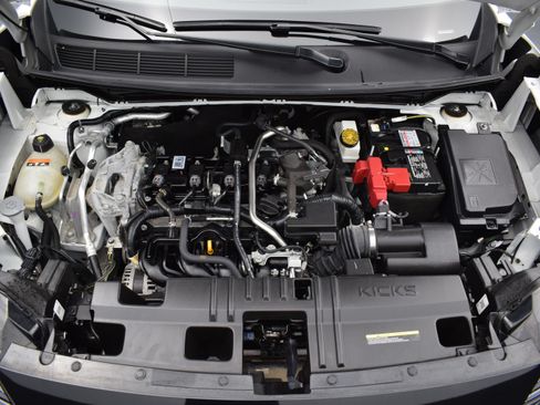 Used 2025 Nissan Kicks SV w/ Illumination Package FWD image 9