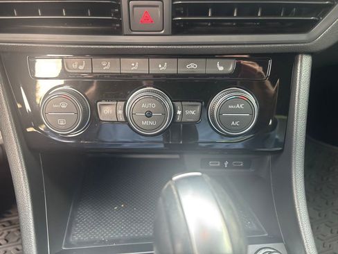 Used 2021 Volkswagen Jetta R-Line FWD image 11