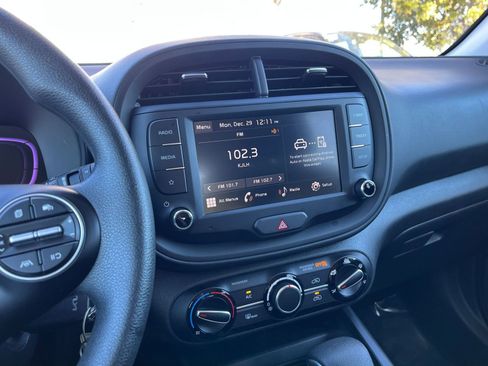 Used 2025 Kia Soul LX w/ LX Technology Package image 21