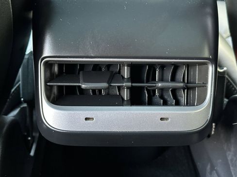 Used 2021 Tesla Model Y Long Range image 13