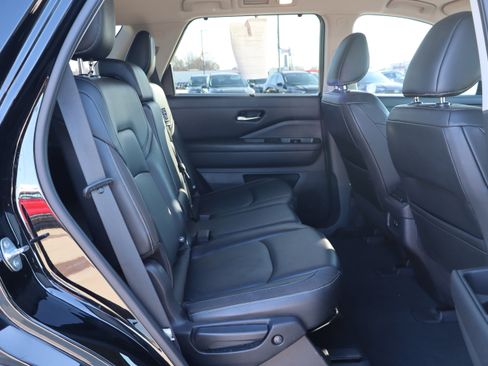 Used 2022 Nissan Pathfinder SL image 13