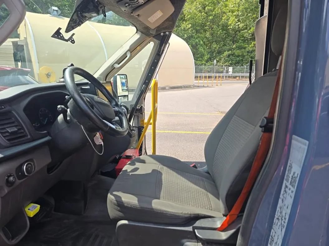 Used 2022 Ford Transit 350 DRW RWD image 8