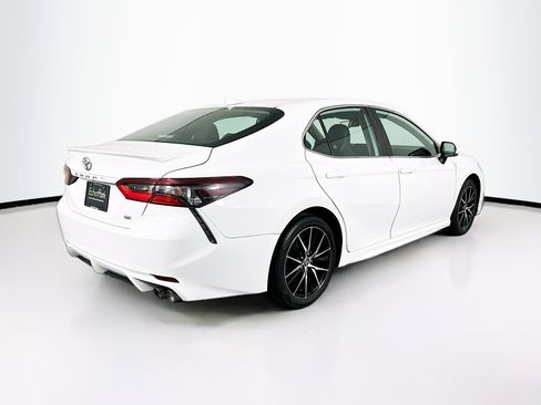 Used 2023 Toyota Camry SE image 9
