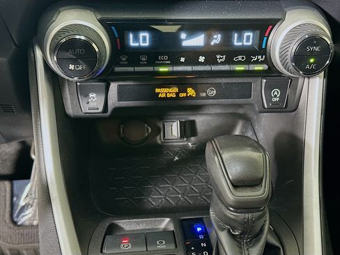 Used 2021 Toyota RAV4 XLE FWD image 23