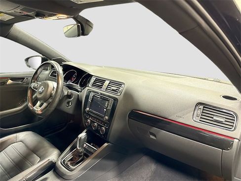 Used 2017 Volkswagen Jetta GLI image 32