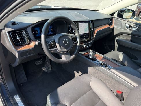 Used 2024 Volvo XC60 B5 Plus w/ Climate Package AWD/4WD image 4
