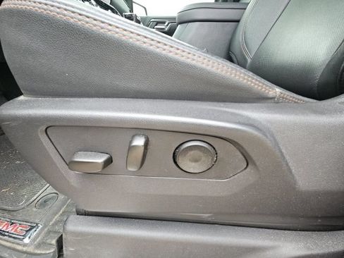 Used 2025 GMC Sierra 1500 AT4 w/ AT4 Preferred Package AWD/4WD image 16