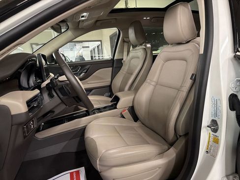 Used 2024 Lincoln Corsair Grand Touring image 13