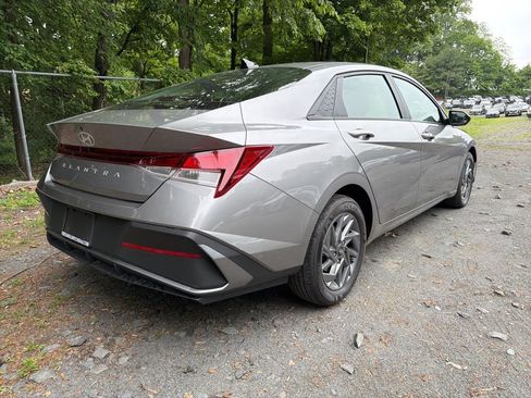Certified 2024 Hyundai Elantra SEL FWD image 3