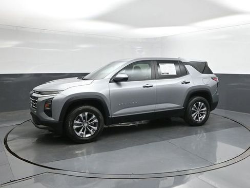 Used 2025 Chevrolet Equinox LT FWD image 17