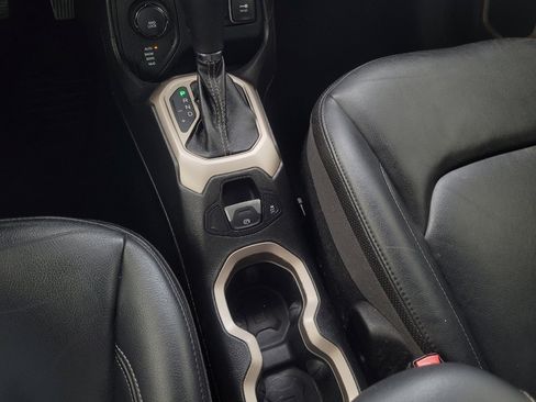 Used 2016 Jeep Renegade Limited image 26